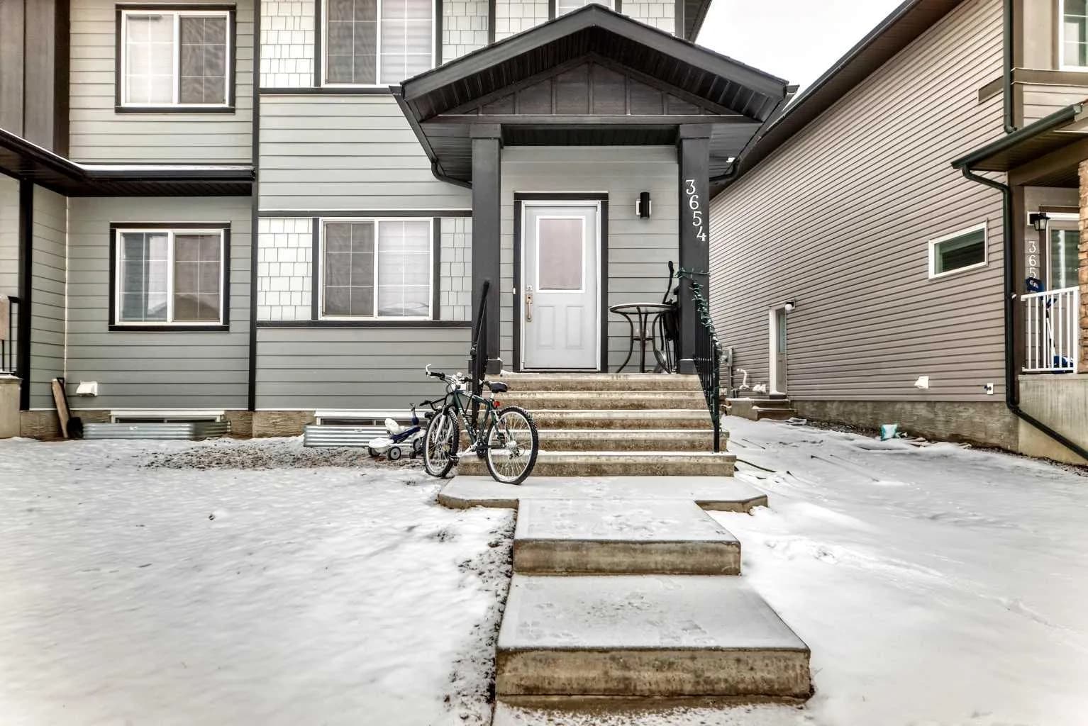 Semi Detached (Half Duplex)