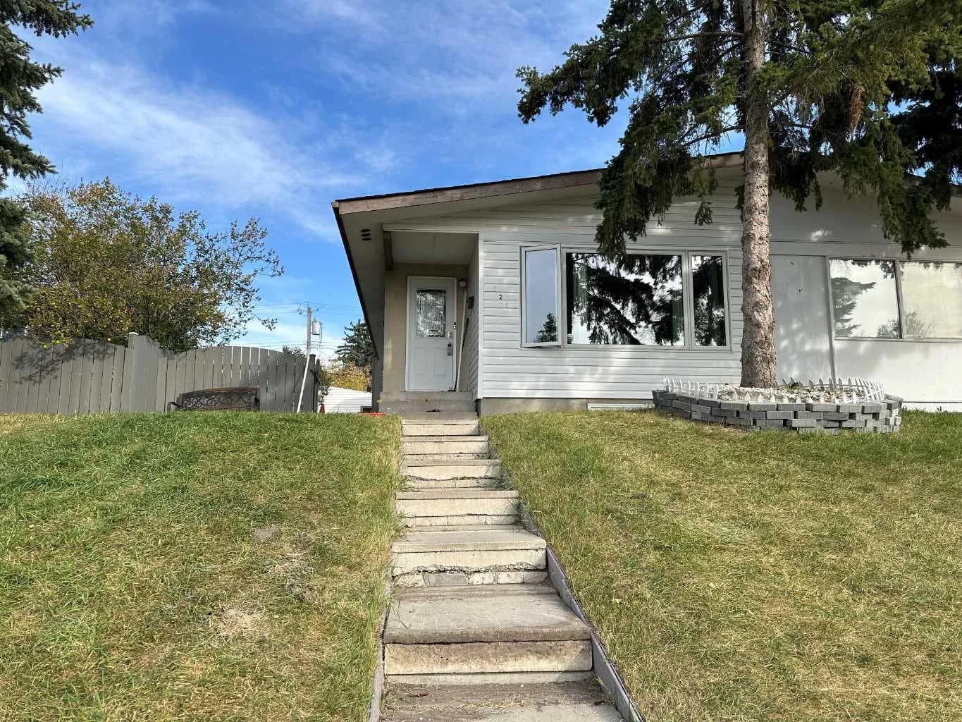 Semi Detached (Half Duplex)