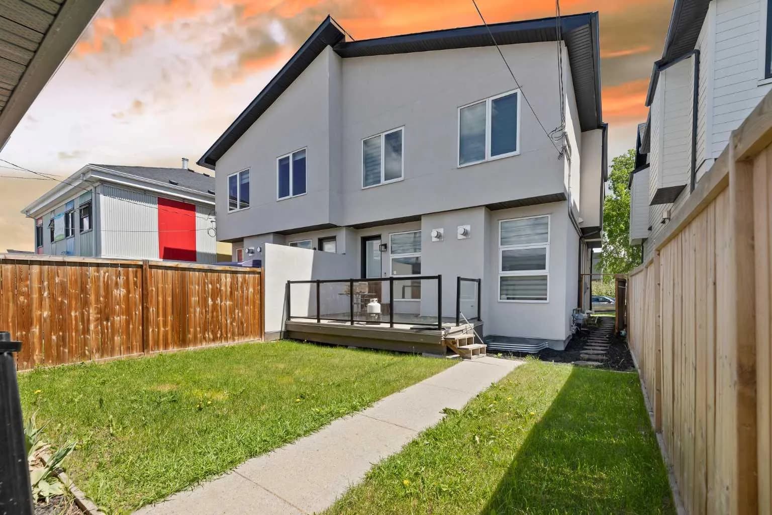 Semi Detached (Half Duplex)