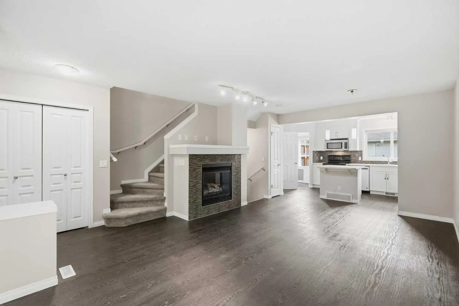 Semi Detached (Half Duplex)