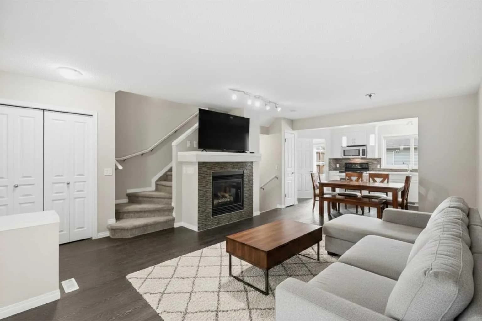Semi Detached (Half Duplex)