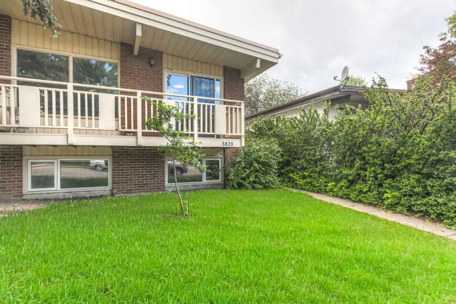 Semi Detached (Half Duplex)