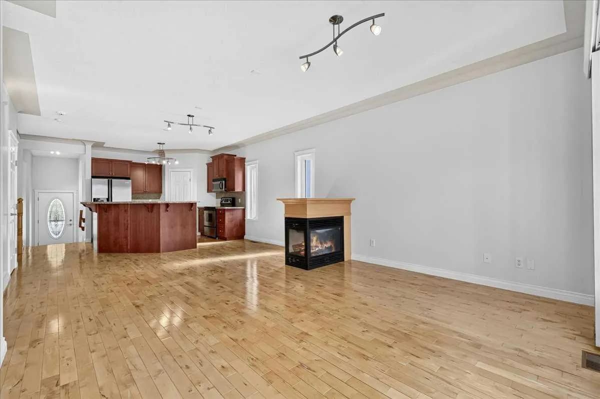 Semi Detached (Half Duplex)
