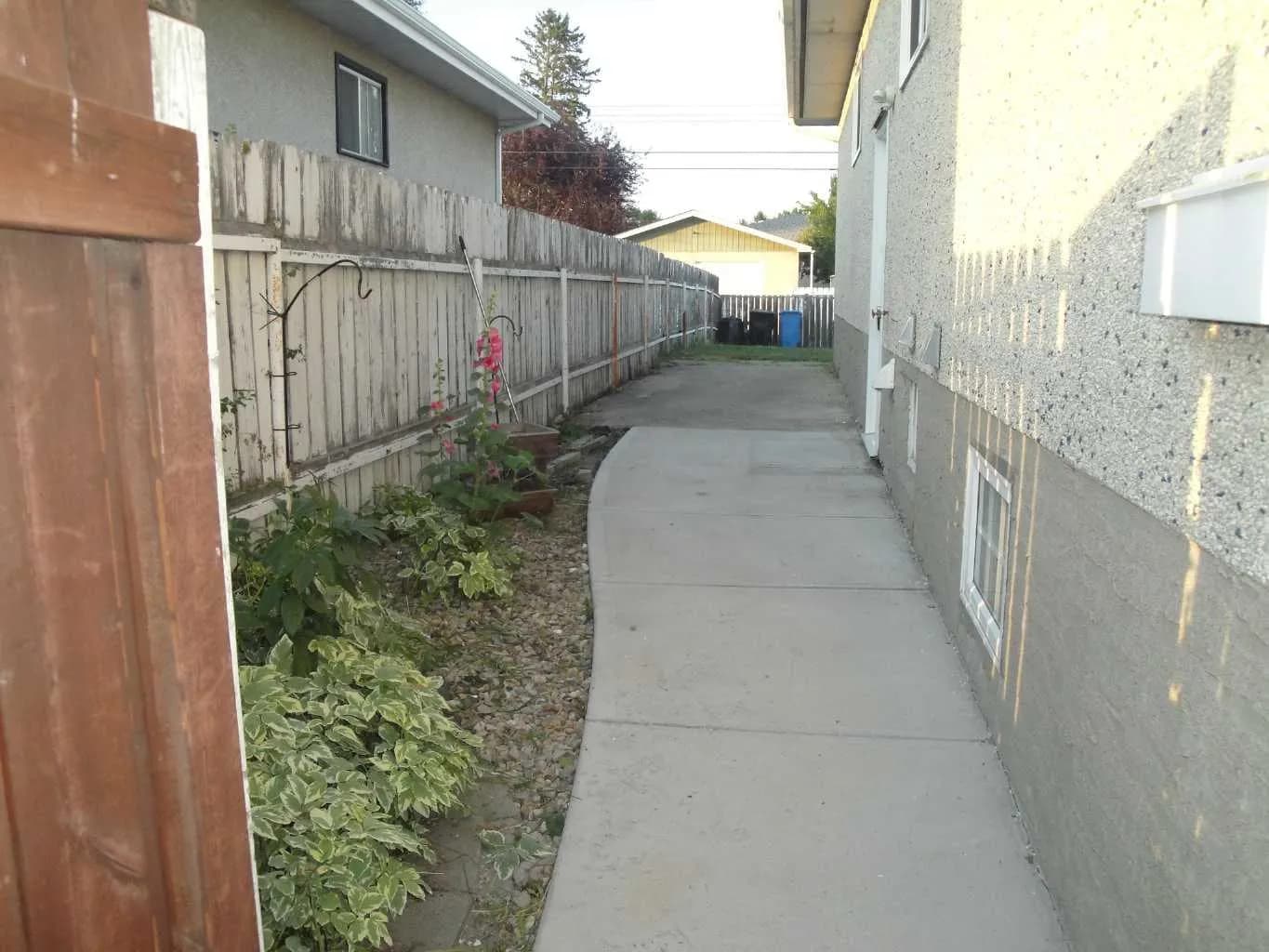 Semi Detached (Half Duplex)