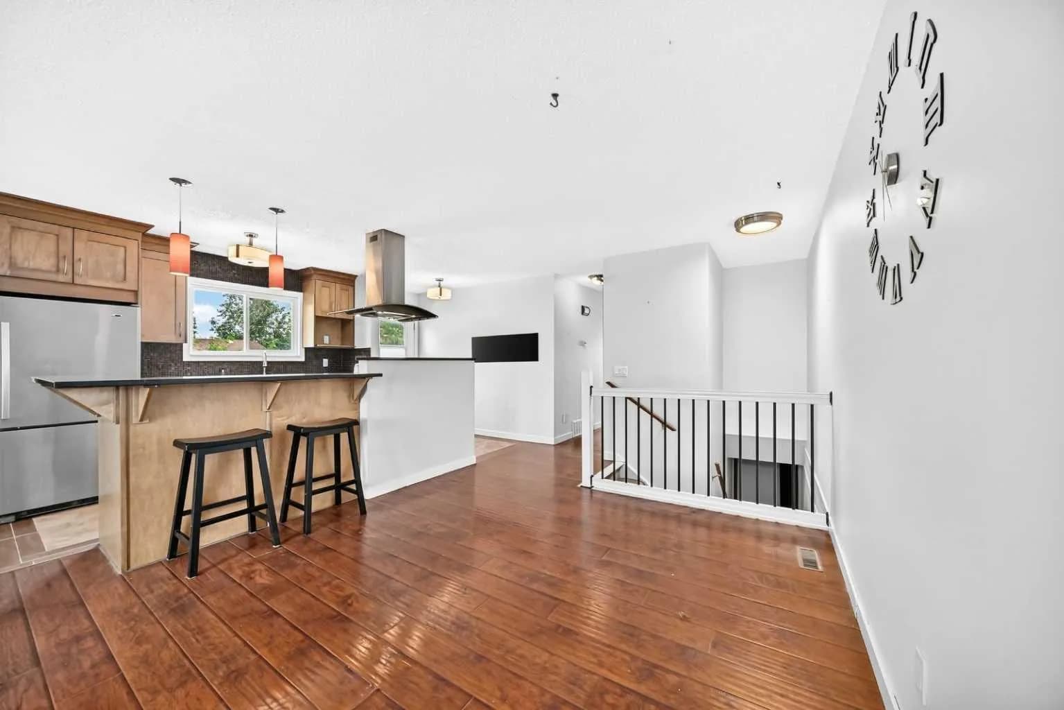 Semi Detached (Half Duplex)