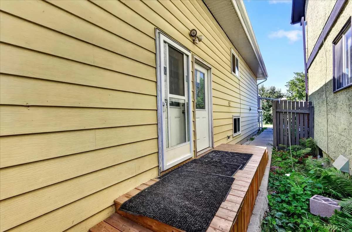 Semi Detached (Half Duplex)