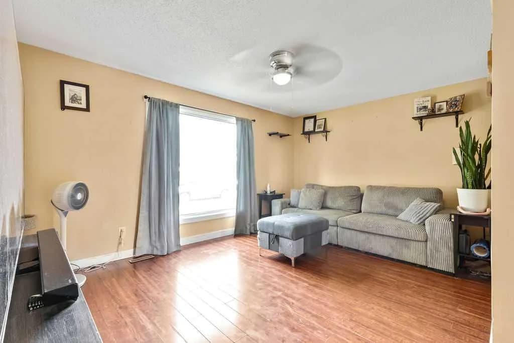 Semi Detached (Half Duplex)