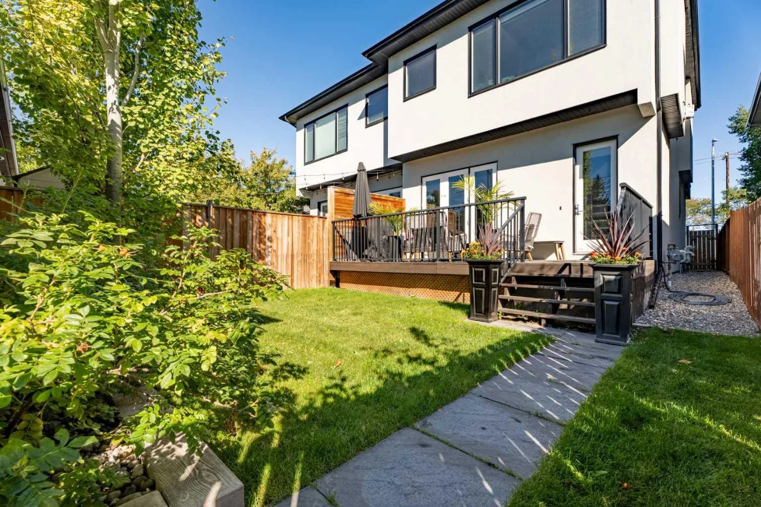 Semi Detached (Half Duplex)