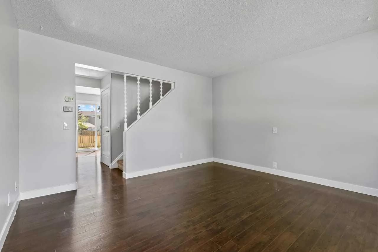 Semi Detached (Half Duplex)