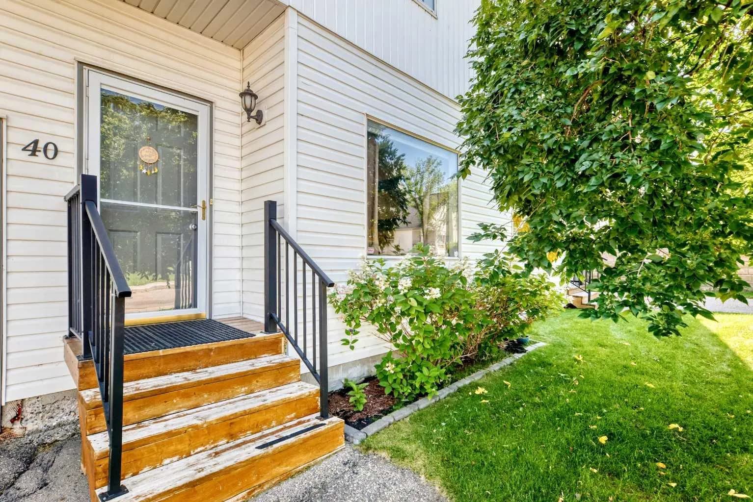 Semi Detached (Half Duplex)