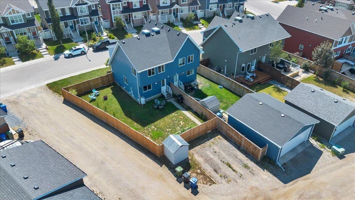 Semi Detached (Half Duplex)