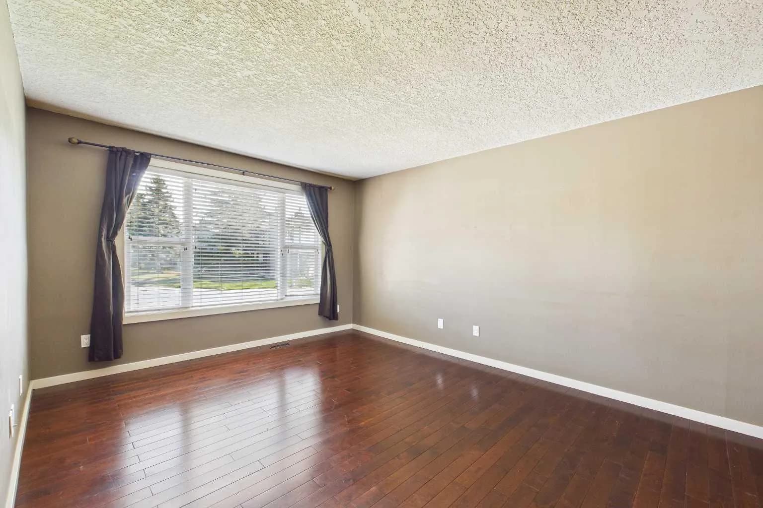 Semi Detached (Half Duplex)