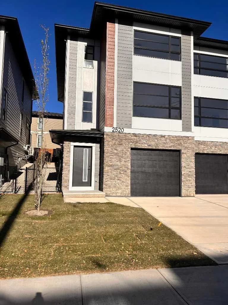 Semi Detached (Half Duplex)